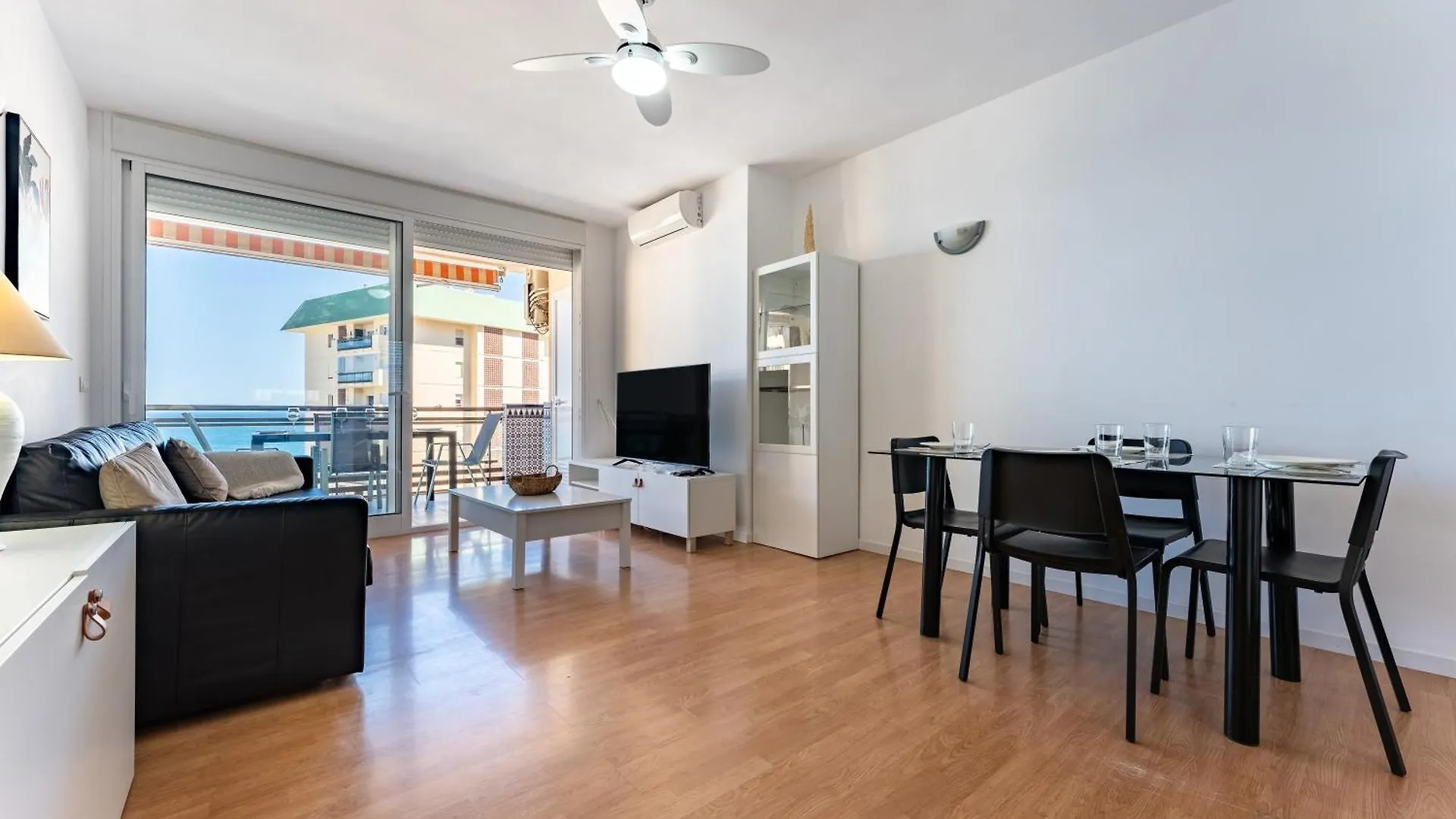2 Bed 1 Bath Very Bright Apt Fuengirola 0*,