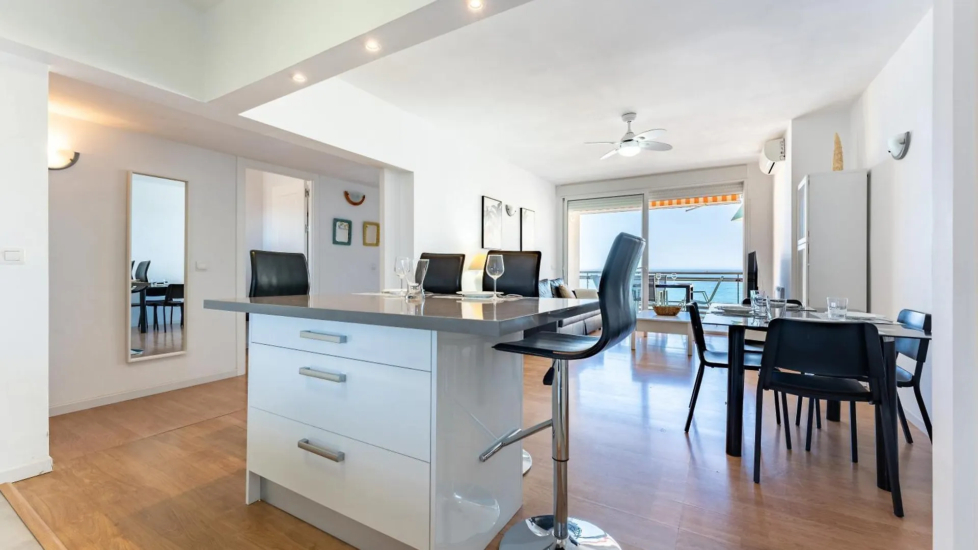 2 Bed 1 Bath Very Bright Apt Fuengirola