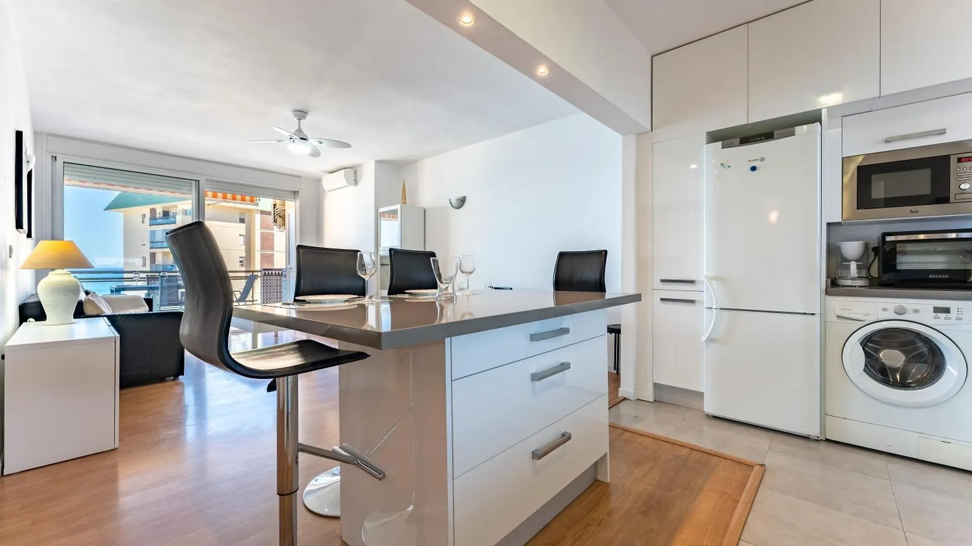 2 Bed 1 Bath Very Bright Apt Fuengirola Apartment