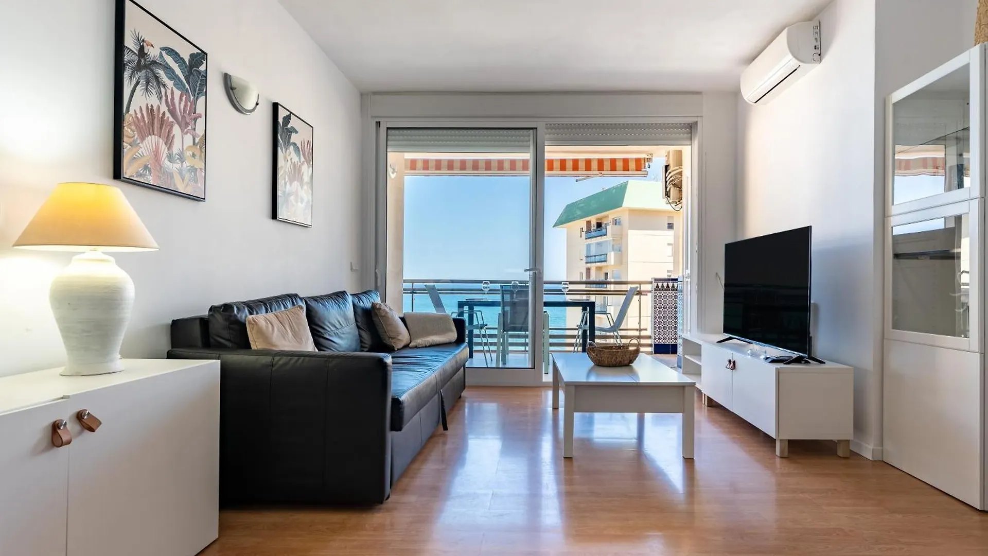 2 Bed 1 Bath Very Bright Apt contacts